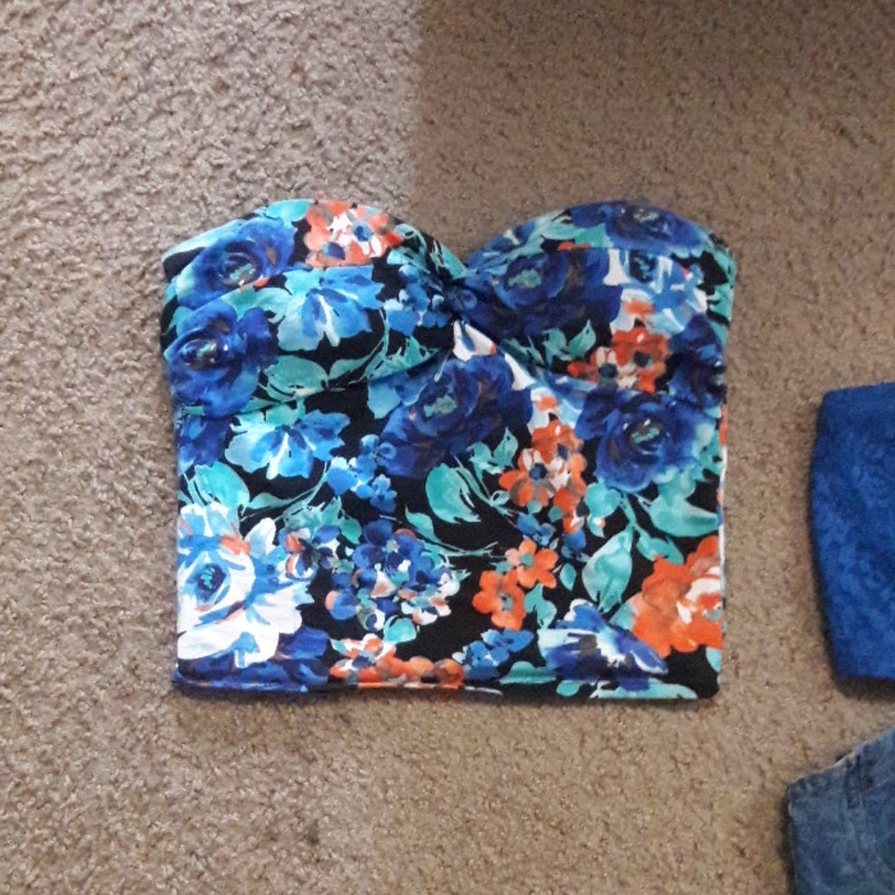 3 Strapless crop top bralette - Picture 2 of 6